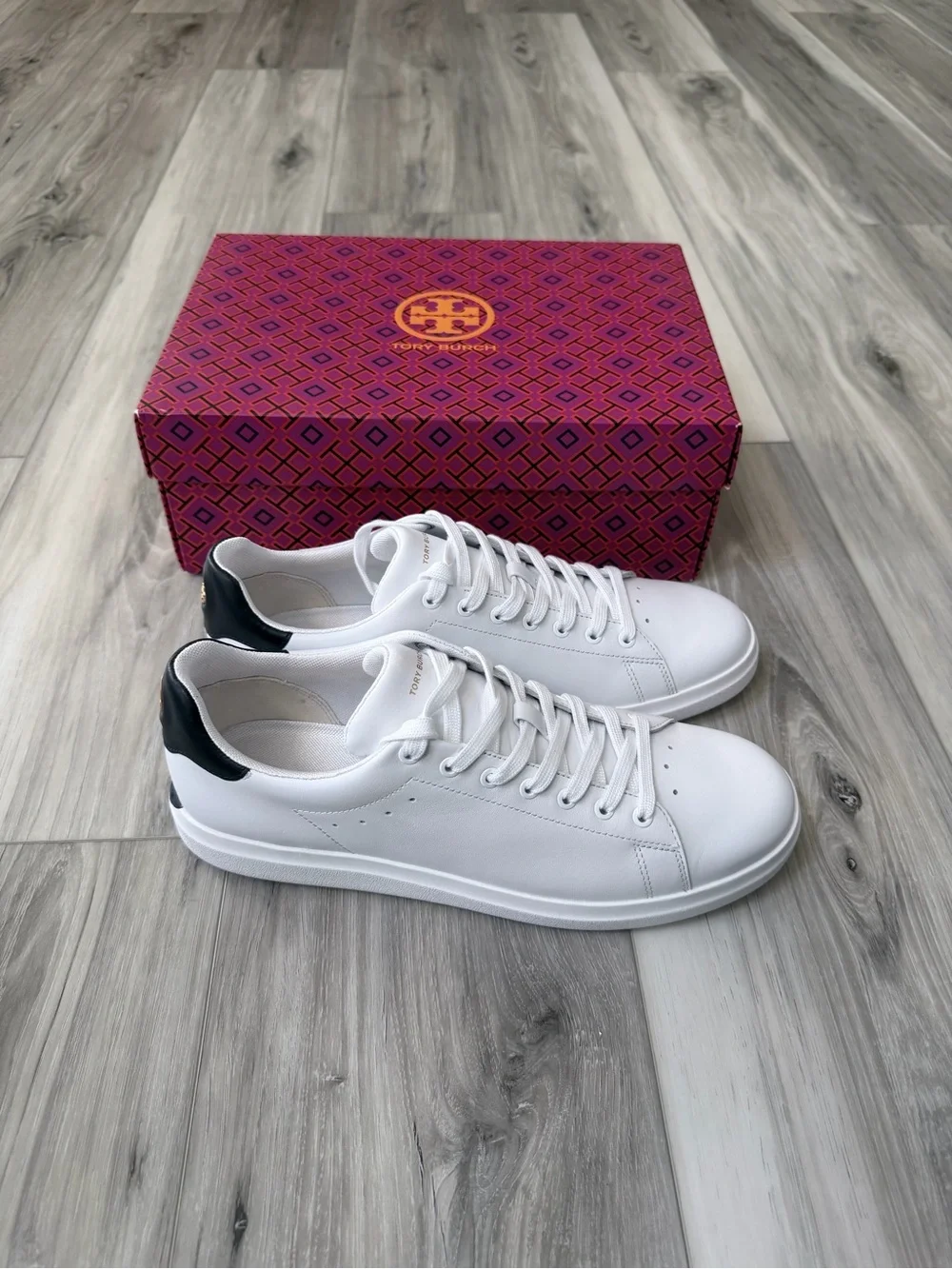 Tory Burch Howell Court Leather Sneakers White Navy Size 10 NIB